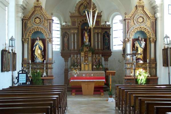 Drrenhettenbach - leider war die Kirche abgeschlossen. Dieses Foto wurde durch Gitterstbe und ein engmaschiges Drahtgeflecht angefertigt.