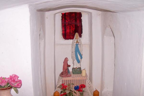 Lourdeskapelle im Wald bei Mintraching